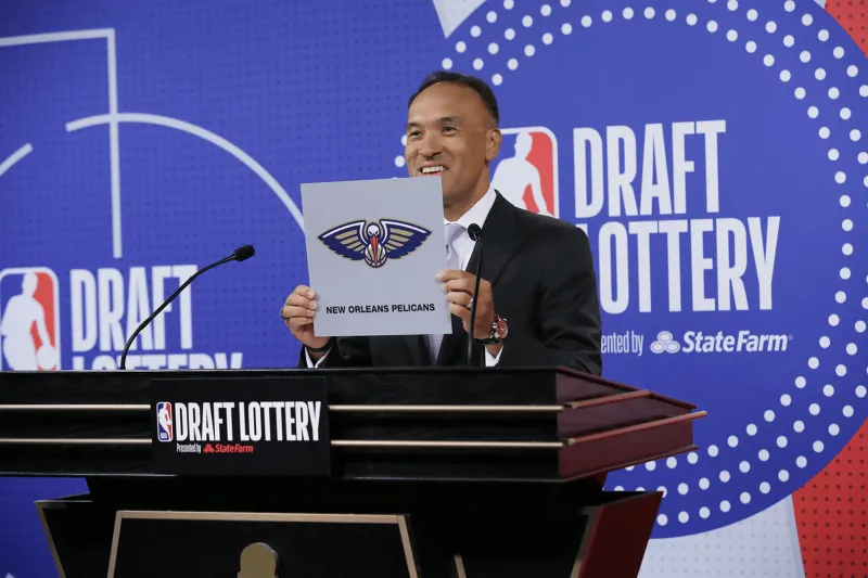 ESPN:鹈鹕计划让湖人保留今年首轮以获得明年选秀权
